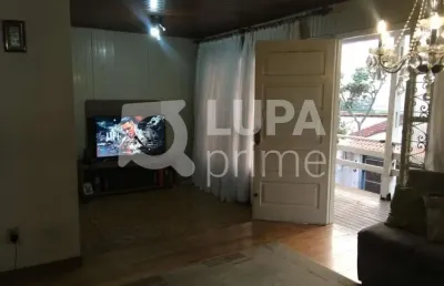 Terreno com 750 metros com lindo sobrado para venda em vila santos!
