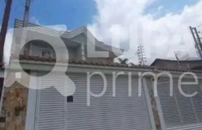 Sobrado com 2 dormitórios sendo 1 suíte à venda na vila nivi!