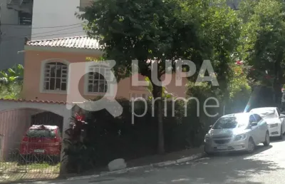 Casa térrea com 3 dormitórios sendo 1 suíte para locação em santana.