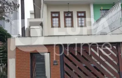 Sobrado com 3 dormitórios sendo 1 suíte á venda na vila constância