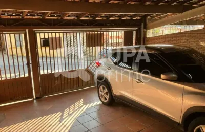 Casa térrea com 3 dormitórios sendo 1 suíte á venda na vila santa terezinha.