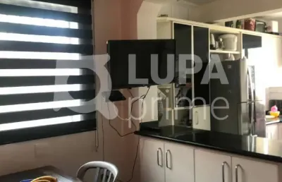 Sobrado com 2 casas no quintal à venda no jardim brasil!