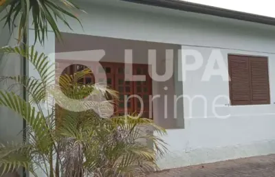 Sobrado  com 3 dormitórios de 300m² à venda, na água fria