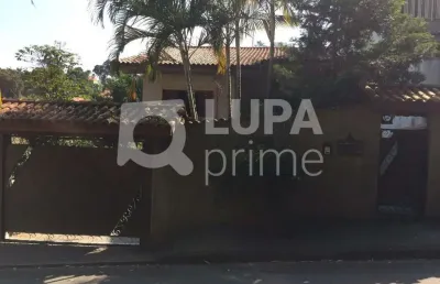 Sobrado com 3 dormitórios sendo 1 suíte á venda na vila irmãos arnoni