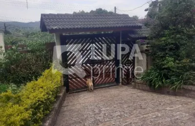 Sobrado com 4 dormitórios sendo 2 suítes á venda no alpes da cantareira