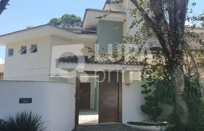 Sobrado em condomínio fechado com 3 dormitórios e 6 banheiros - serra da cantareira