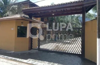 Sobrado em condomínio com 2 suítes á venda em maresias
