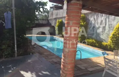 Casa à venda com 3 dormitórios à venda na vila pedra branca!