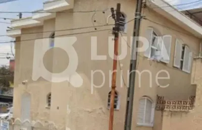 Sobrado com 3 dormitórios sendo 1 suíte á venda na vila medeiros.