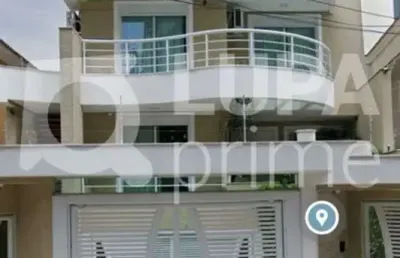 Sobrado com 4 dormitórios sendo 3 suítes á venda na água fria