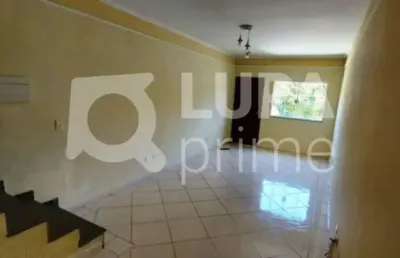 Sobrado espaçoso com 3 dormitórios e 2 banheiros  à venda na vila isolina mazzei