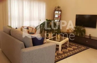 Casa em condomínio fechado com 3 dormitórios no horto florestal!