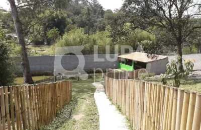 Sitio com 6 dormitórios sendo 6 suítes á venda em itaquaquecetuba.