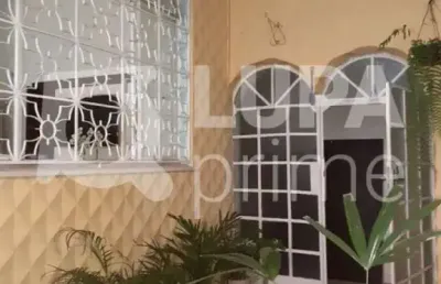 Casa térrea com 3 dormitórios de 300m² à venda, na água fria