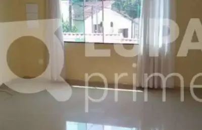 Casa à venda com 3 dormitórios e 4 vagas  na vila pedra branca!
