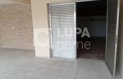 Casa térrea com 3 dormitórios sendo 1 suíte á venda na água fria