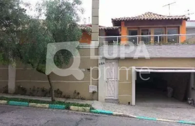Sobrado à venda com 3 dormitórios à venda na vila paiva!