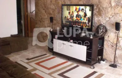 Casa com 3 quartos e 10 vagas a venda no parque edu chaves