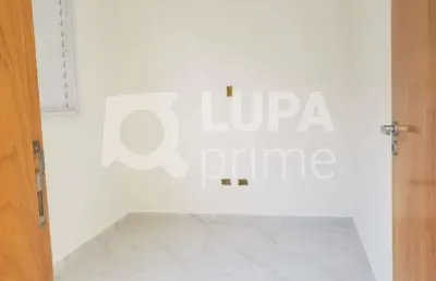 Sobrado em condomínio fechado com 2 dormitórios e 1 vaga a venda na vila mazzei