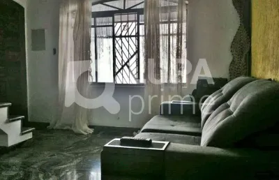 Casa com 3 quartos e 2 vagas de garagem à venda na parada inglesa
