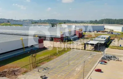 Galpão comercial com 2.198m² para locação em cumbica