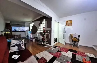 Casa com 2 quartos e 2 vagas de garagem à venda na parada inglesa