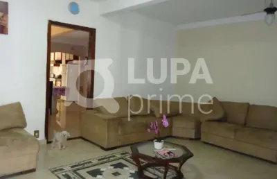 Casa com 4 quartos e 2 vagas de garagem para locação em santana