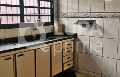 Casa com 2 quartos e 2 vagas de garagem á venda na vila sabrina