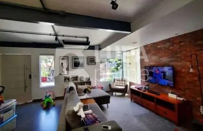 Casa com 3 quartos e 4 vagas de garagem à venda na água fria