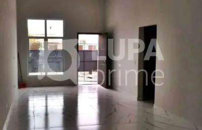 Casa com 3 quartos e 2 vagas de garagem à venda em atibaia