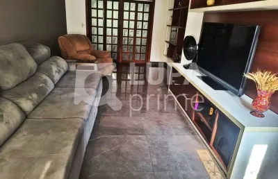 Casa com 3 quartos e 5 vagas de garagem à venda no parque novo mundo