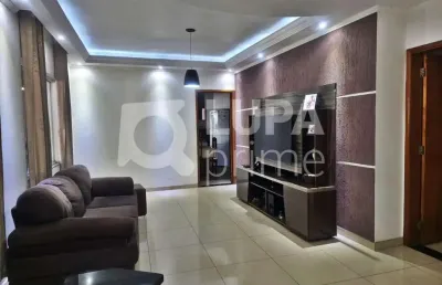 Casa com 3 quartos e 4 vagas de garagem para locação no jardim guança
