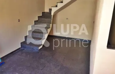 Casa com 3 quartos e 2 vagas de garagem para locação na vila ede