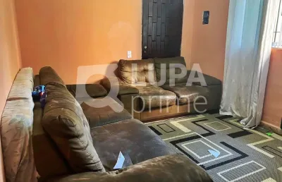 Casa com 2 quartos e 1 vaga de garagem á venda na vila medeiros