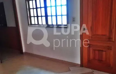 Casa com 2 quartos para locação no parque novo mundo