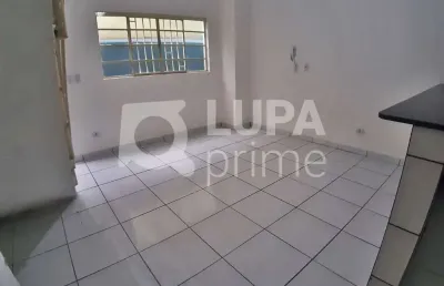 Casa com 2 quartos e 1 vaga de garagem para locação no imirim