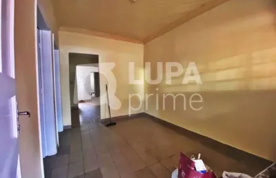 Casa com 2 quartos e 1 vaga de garagem para locação no parque edu chaves