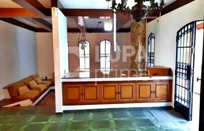 Casa com 3 quartos e 6 vagas de garagem à venda na casa verde