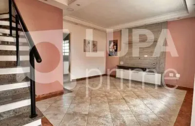 Casa com 2 quartos e 1 vaga de garagem para locação na vila maria