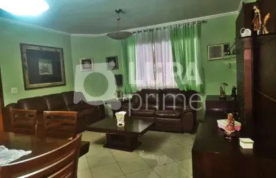 Casa com 3 quartos e 2 vagas de garagem para locação na vila isolina mazzei