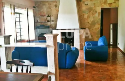 Casa térrea com 4 quartos e 6 vagas de garagem para venda em atibaia