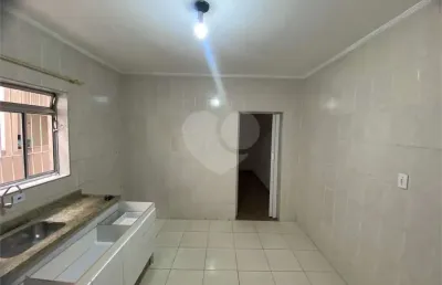 Casa térrea com 2 quartos para locação em jardim guairaca - sp