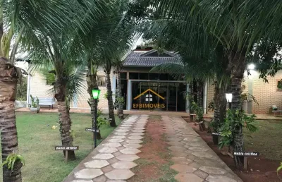 Casa ampla com salão no piso inferior , ideal para investimento.