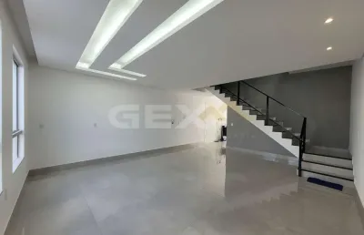Casa com piscina e espaço gourmet completo no bairro nações