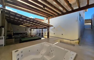 Casa de 2 pavimentos, com 3 suítes, hidromassagem e sauna no bairro sagrada famí