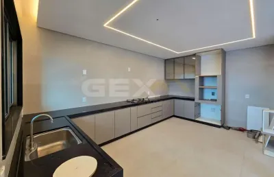 Apartamento à venda no centro, com 3 quartos sendo 1 suíte com closet.