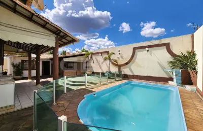 Casa clássica à venda em ermida, com espaço gourmet completo, 04 quartos, 01 suí