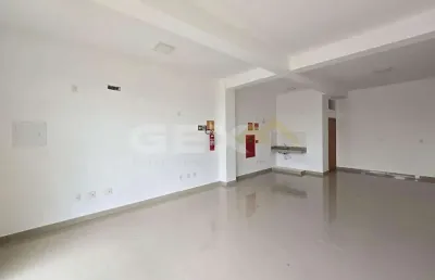 Loja de 47m² com cozinha e banheiro no bairro liberdade
