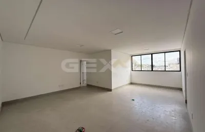 Apartamento à venda no centro com 3 quartos sendo 1 suíte.