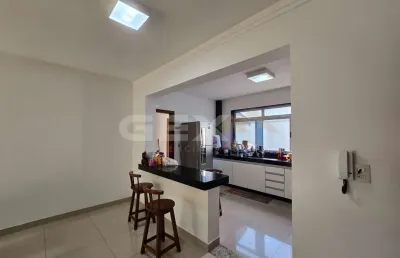 Apartamento à venda no antônio fonseca com duas áreas privativas.